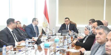 وزير
      الإسكان
      يتابع
      سير
      العمل
      بقطاع
      التخطيط
      والمشروعات
      بهيئة
      المجتمعات
      العمرانية - أخبار بلس 24